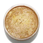 Textura cremosa y natural del aceite de batana auténtico.